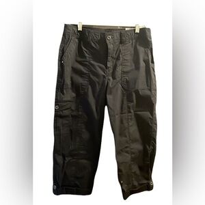 CHICOS Convertible Poplin Cargo Crops in Black, Like New